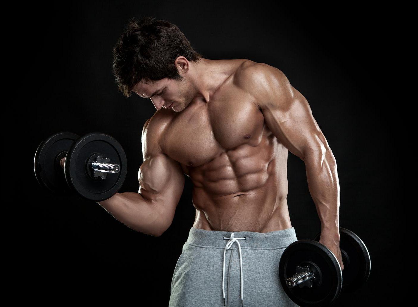 Топ упражнений с гантелями